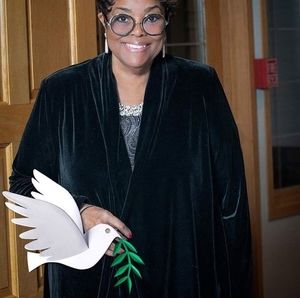 Meet your Posher, Henrietta